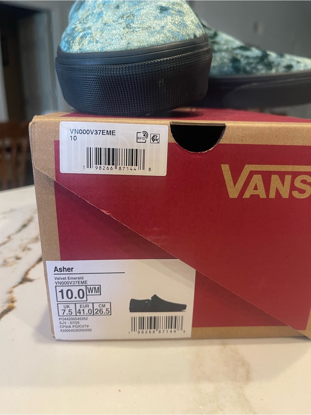 Vans Slip-On Velvet Sneakers Asher in Green - Picture 3 of 3